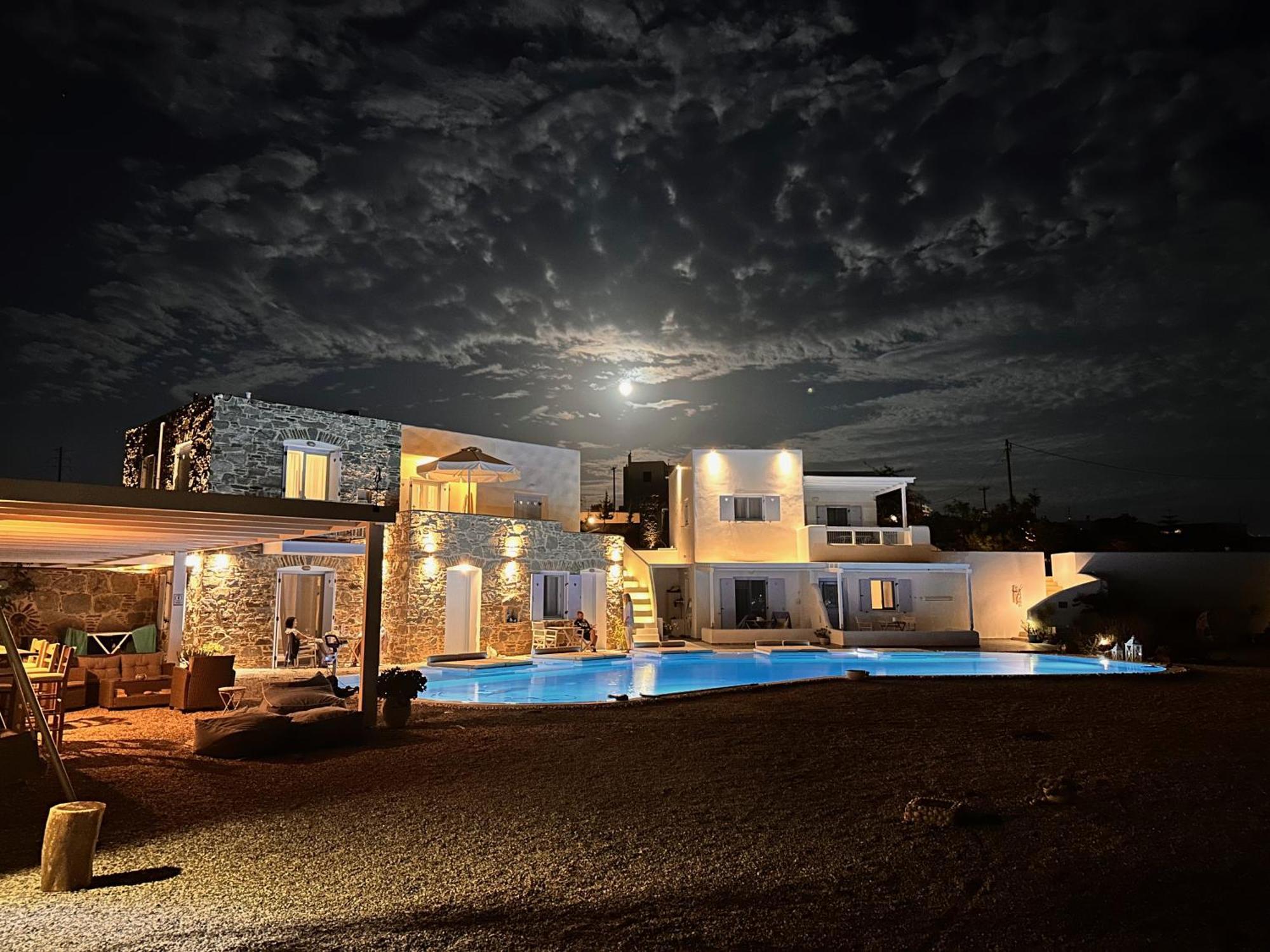 آداماس Blu Suites And Studios المظهر الخارجي الصورة