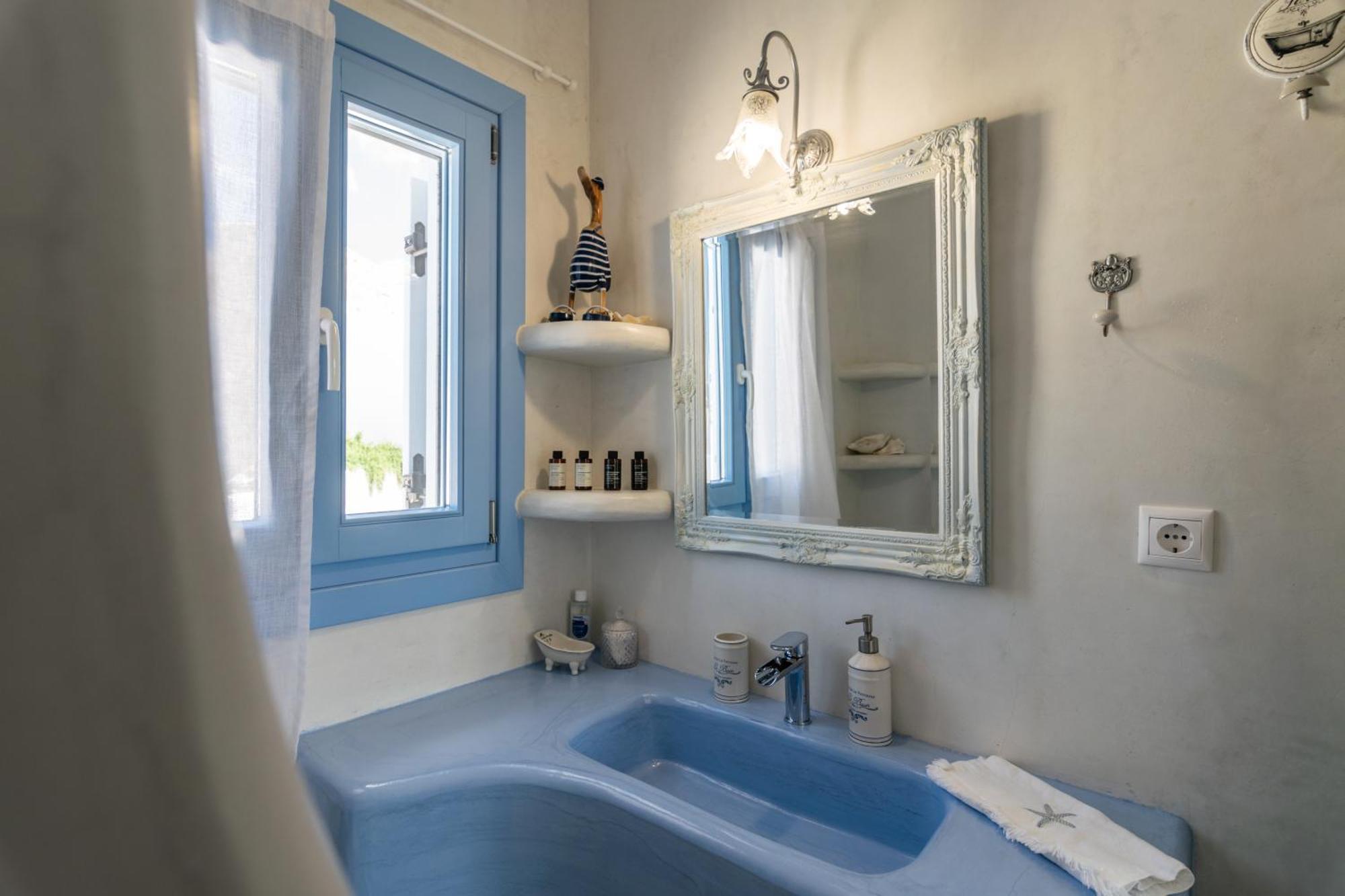 آداماس Blu Suites And Studios المظهر الخارجي الصورة