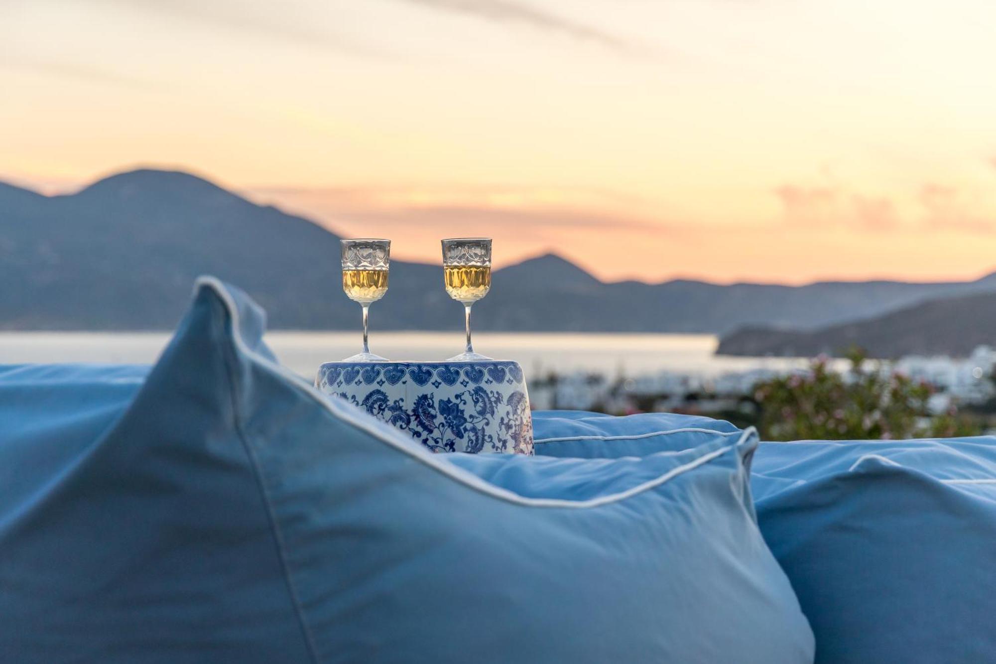 آداماس Blu Suites And Studios المظهر الخارجي الصورة